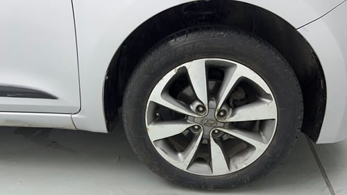 Used 2016 Hyundai Elite i20 Asta 1.2 Petrol Manual tyres RIGHT FRONT TYRE RIM VIEW