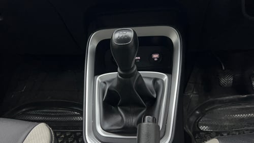 Used 2023 Kia Sonet HTK Plus 1.2 Petrol Manual interior GEAR  KNOB VIEW