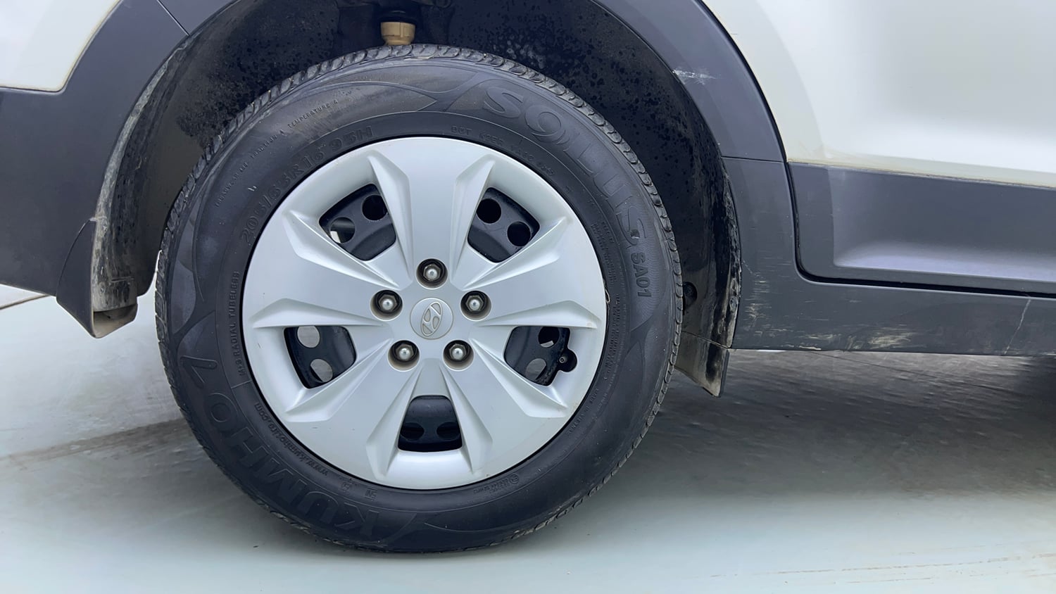 Used 2017 Hyundai Creta 1.6 E Plus Petrol Petrol Manual tyres RIGHT REAR TYRE RIM VIEW