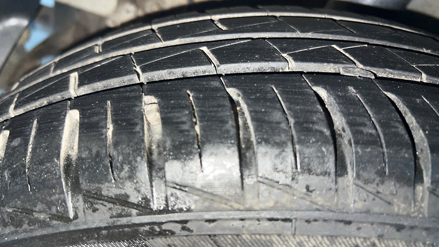 Used 2017 Hyundai Grand i10 Sportz (O) 1.2 Kappa VTVT Petrol Manual tyres RIGHT REAR TYRE TREAD VIEW