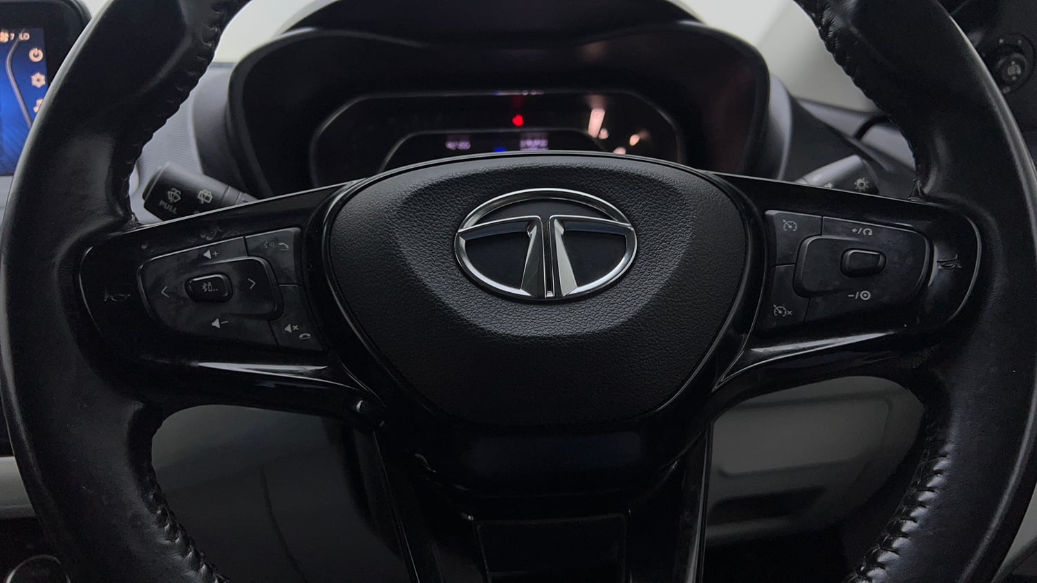 Used 2022 Tata Nexon XZA Plus (HS) Petrol Automatic top_features Cruise control