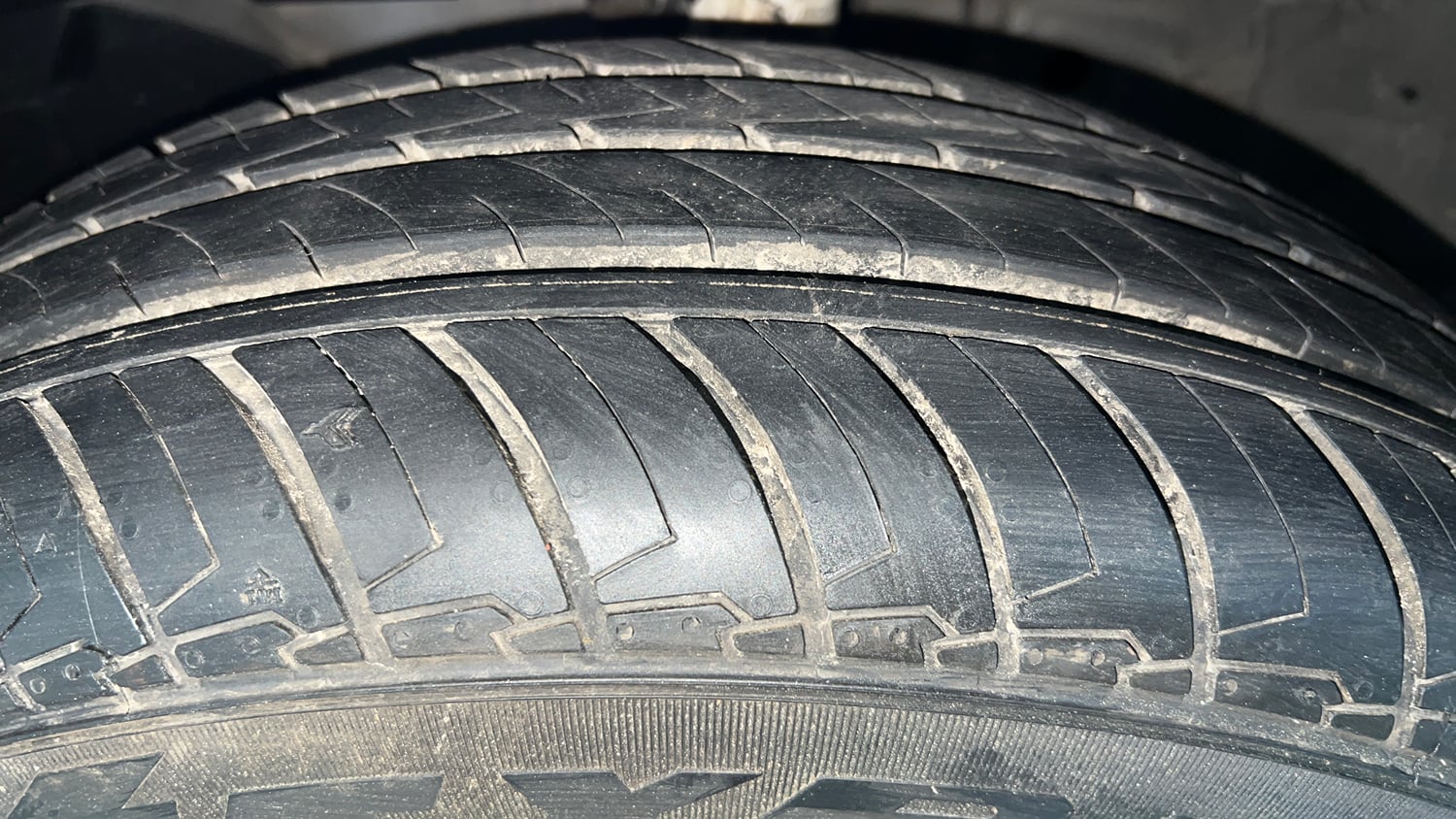 Used 2018 Honda Amaze 1.5 V CVT Diesel Diesel Automatic tyres LEFT FRONT TYRE TREAD VIEW