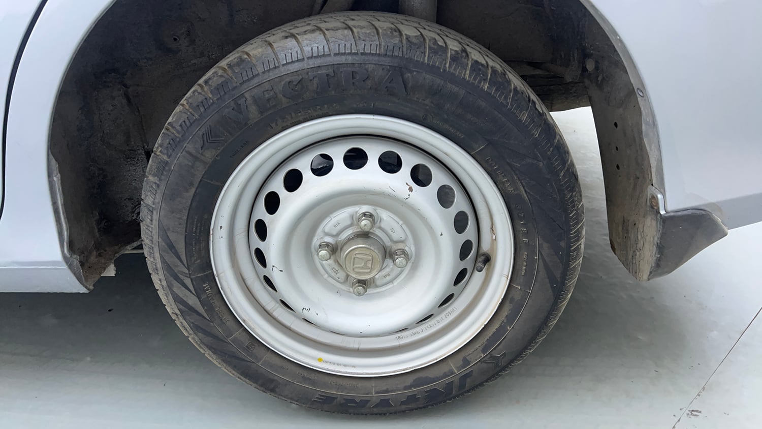 Used 2018 Honda Amaze 1.2 E MT Petrol Petrol Manual tyres LEFT REAR TYRE RIM VIEW