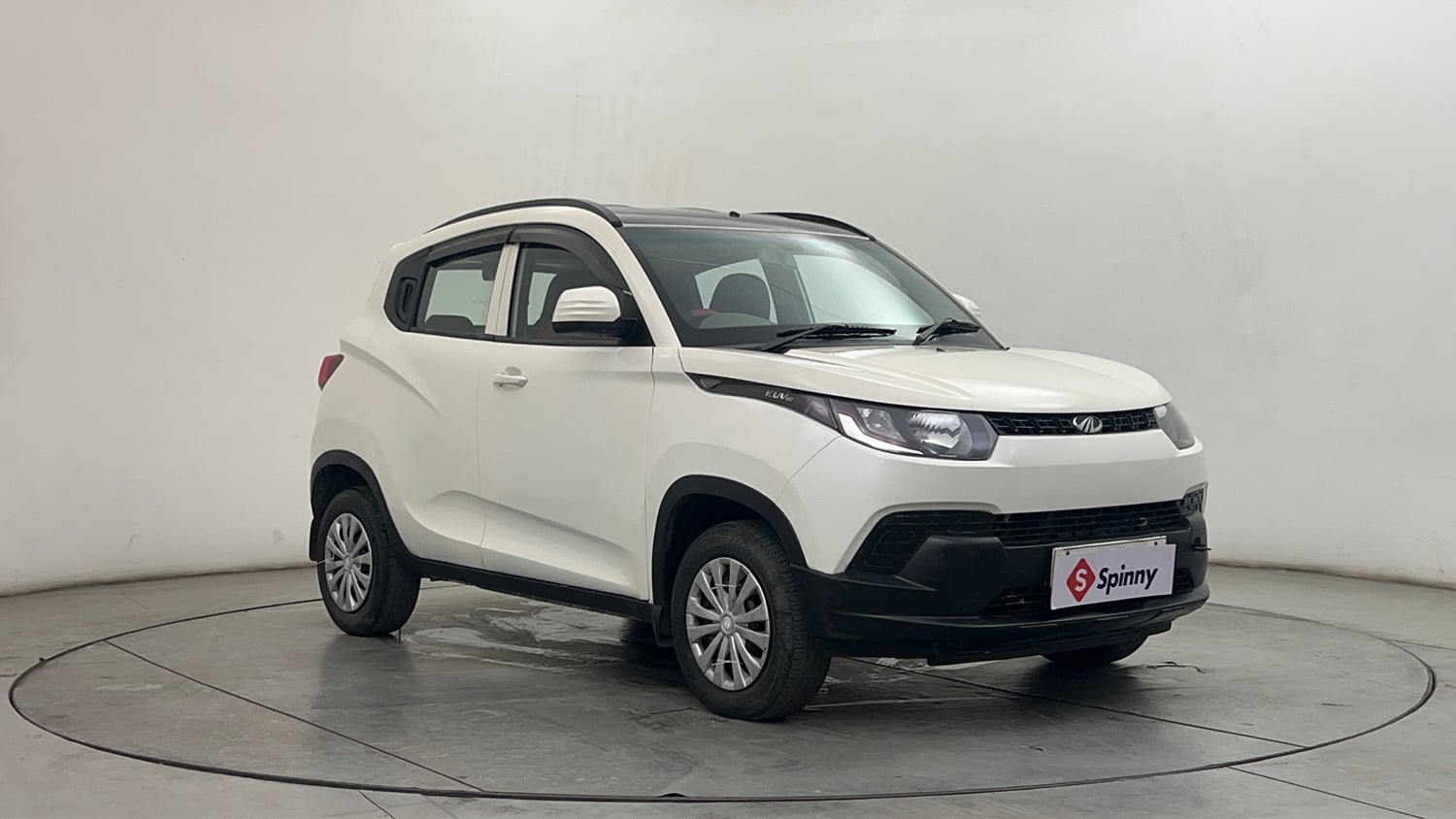 Used 2016 Mahindra KUV100 K4 6 STR Petrol Manual exterior RIGHT FRONT CORNER VIEW