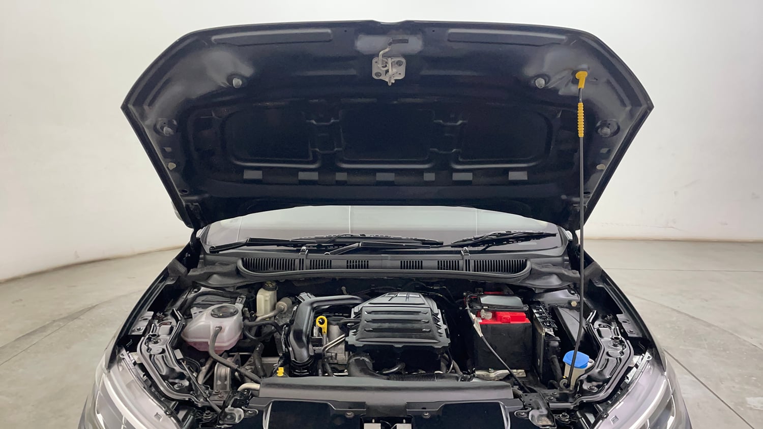 Used 2023 Volkswagen Virtus Highline 1.0 TSI AT Petrol Automatic engine ENGINE & BONNET OPEN FRONT VIEW