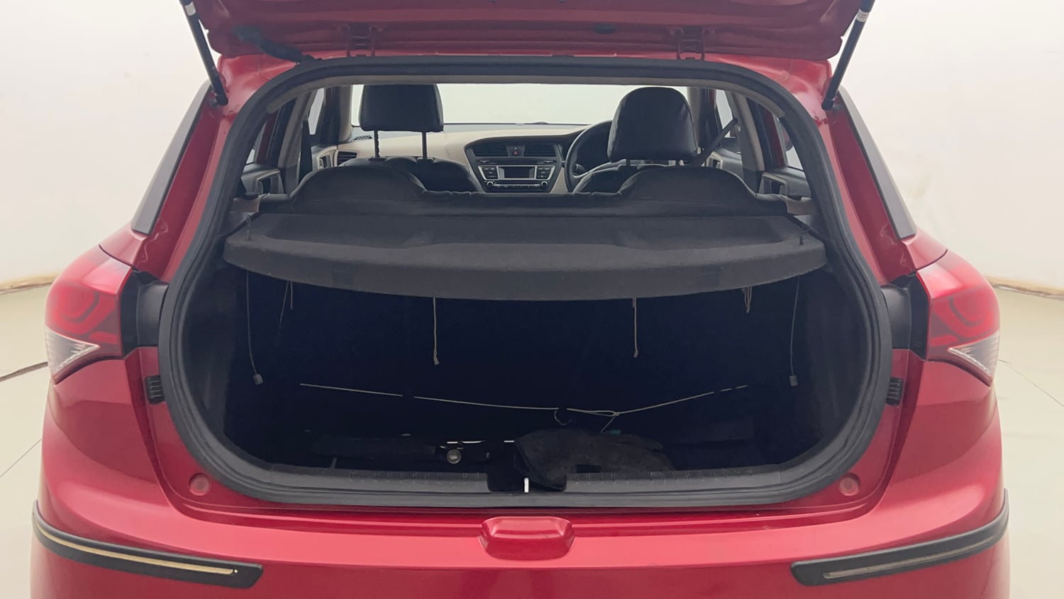 Used 2015 Hyundai Elite i20 Magna 1.2 Petrol Manual interior DICKY INSIDE VIEW