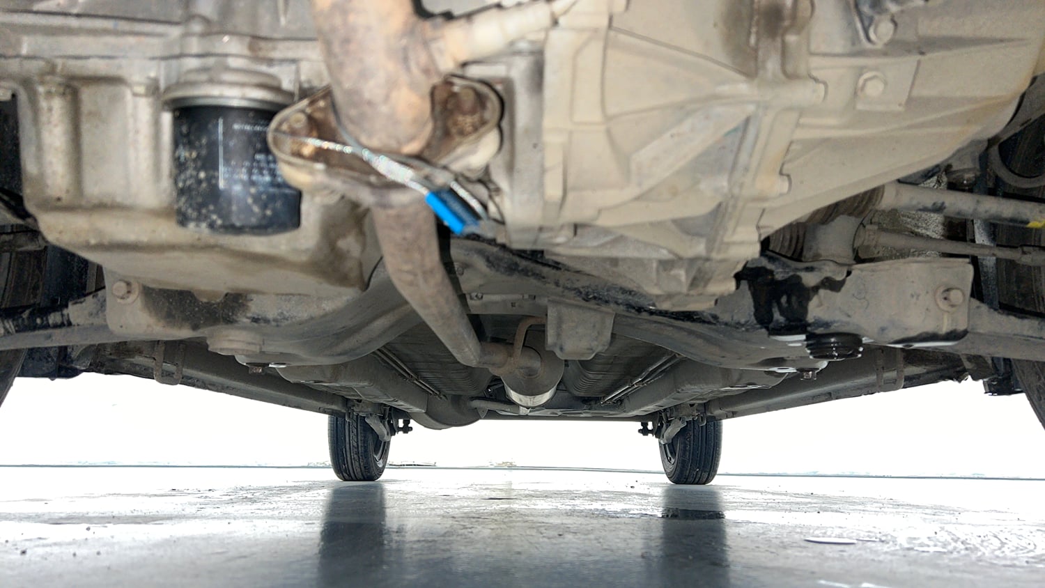 Used 2017 Maruti Suzuki Wagon R 1.0 VXI AMT Petrol Automatic extra FRONT LEFT UNDERBODY VIEW