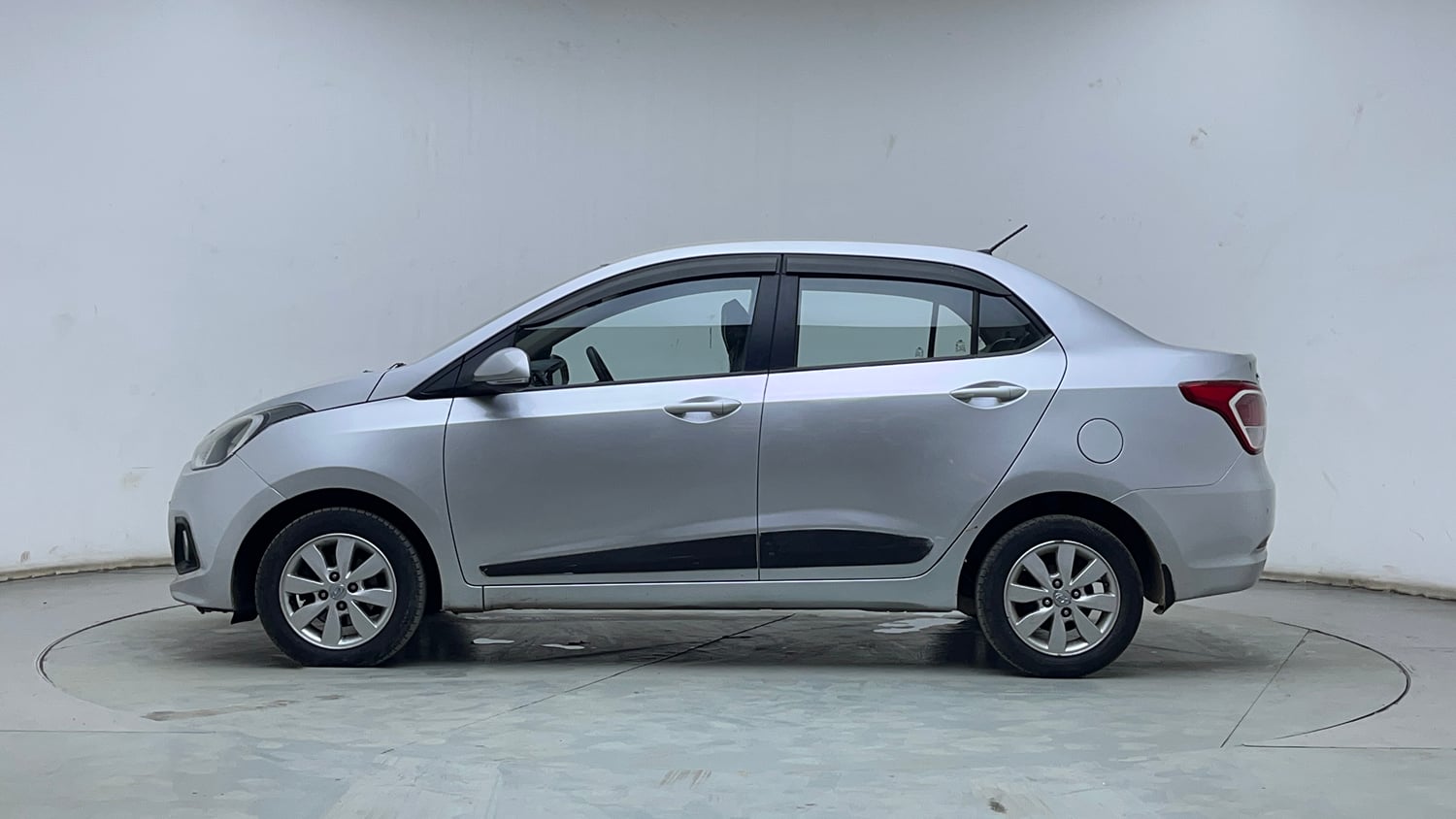 Used 2016 Hyundai Xcent SX 1.1 CRDi Diesel Manual exterior LEFT SIDE VIEW