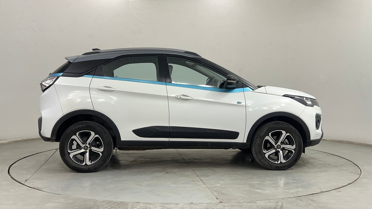 Used 2022 Tata Nexon EV XZ Plus Electric Automatic exterior RIGHT SIDE VIEW