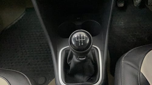 Used 2016 Volkswagen Polo Highline1.2L (P) Petrol Manual interior GEAR  KNOB VIEW