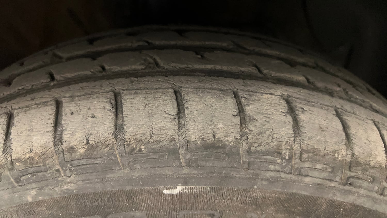 Used 2022 Hyundai Grand i10 Nios Sportz 1.2 Kappa VTVT Petrol Manual tyres RIGHT FRONT TYRE TREAD VIEW