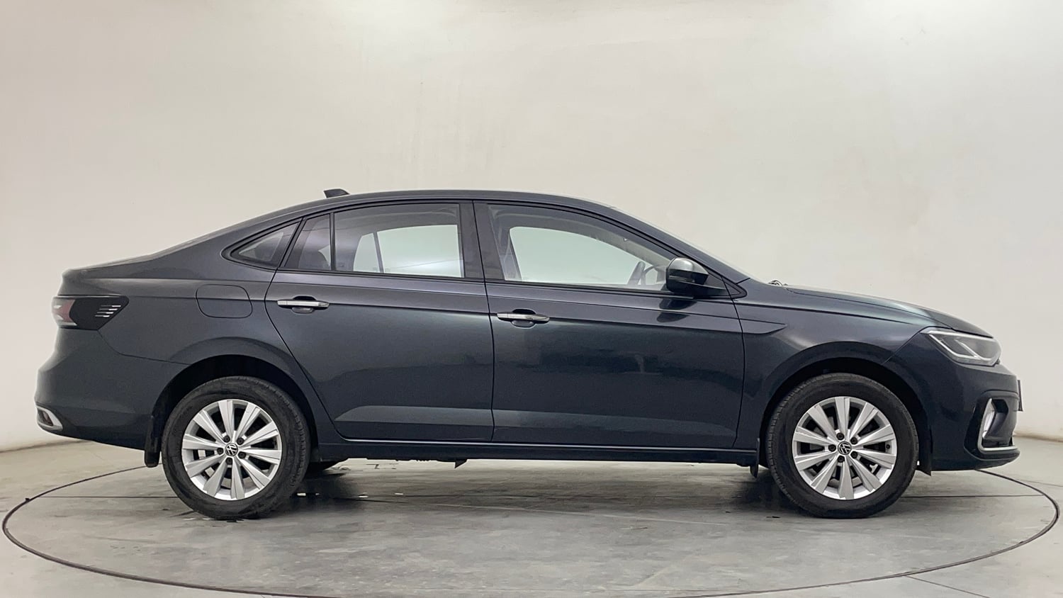 Used 2023 Volkswagen Virtus Highline 1.0 TSI AT Petrol Automatic exterior RIGHT SIDE VIEW