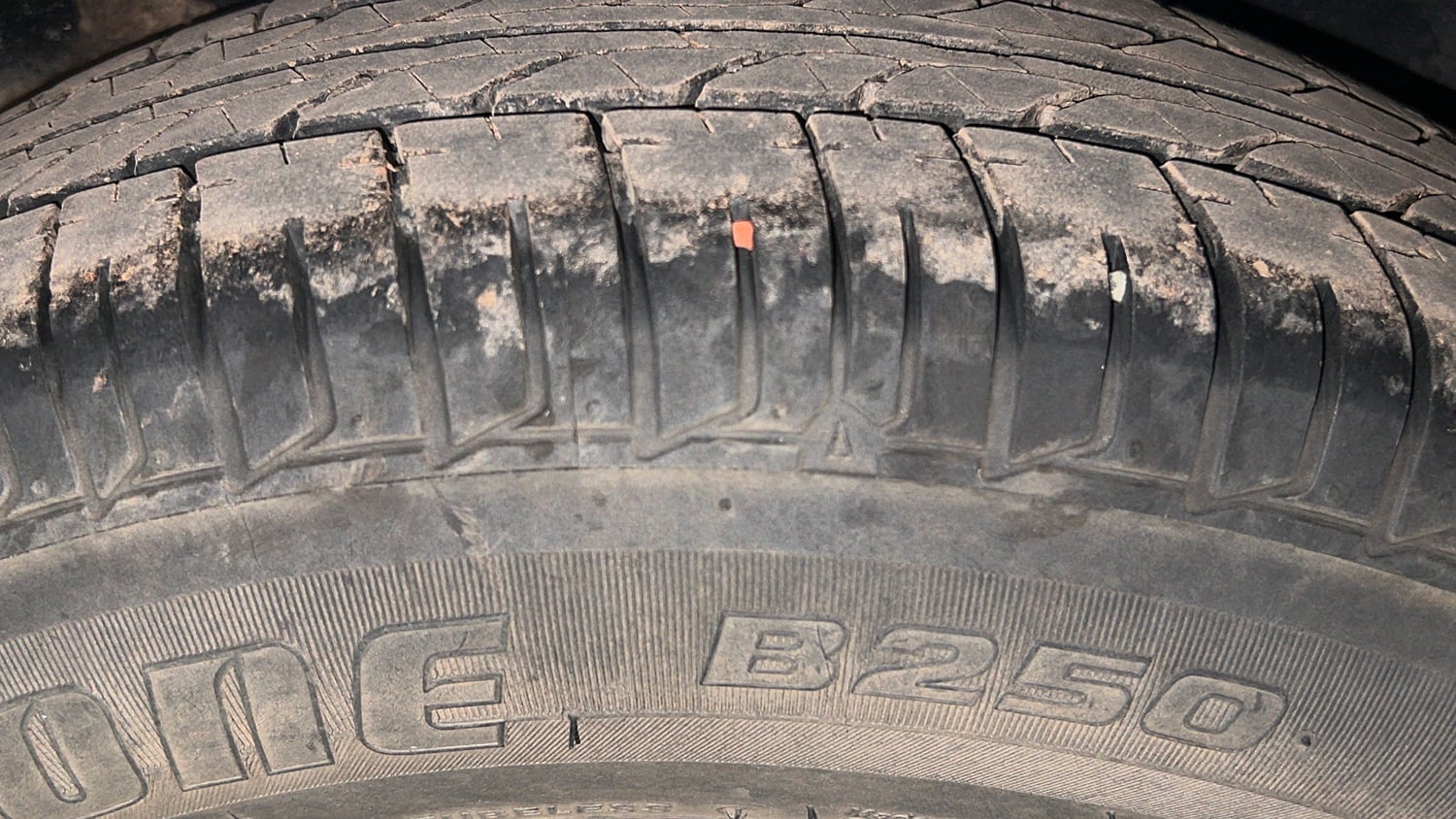 Used 2013 Hyundai i10 Sportz 1.2 Kappa2 Petrol Manual tyres LEFT REAR TYRE TREAD VIEW