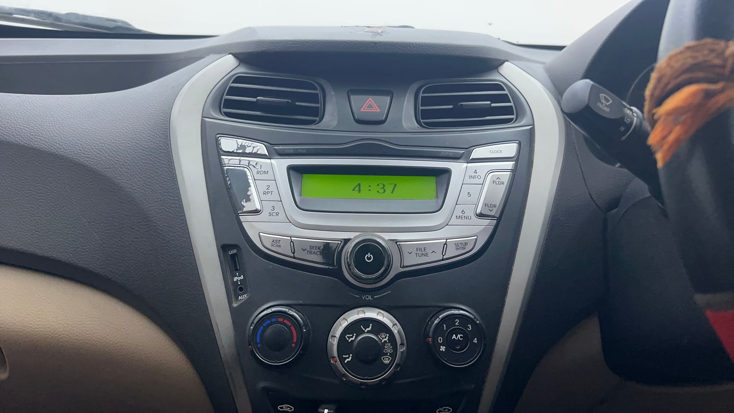 Used 2018 Hyundai Eon Magna + Petrol Manual interior MUSIC SYSTEM & AC CONTROL VIEW