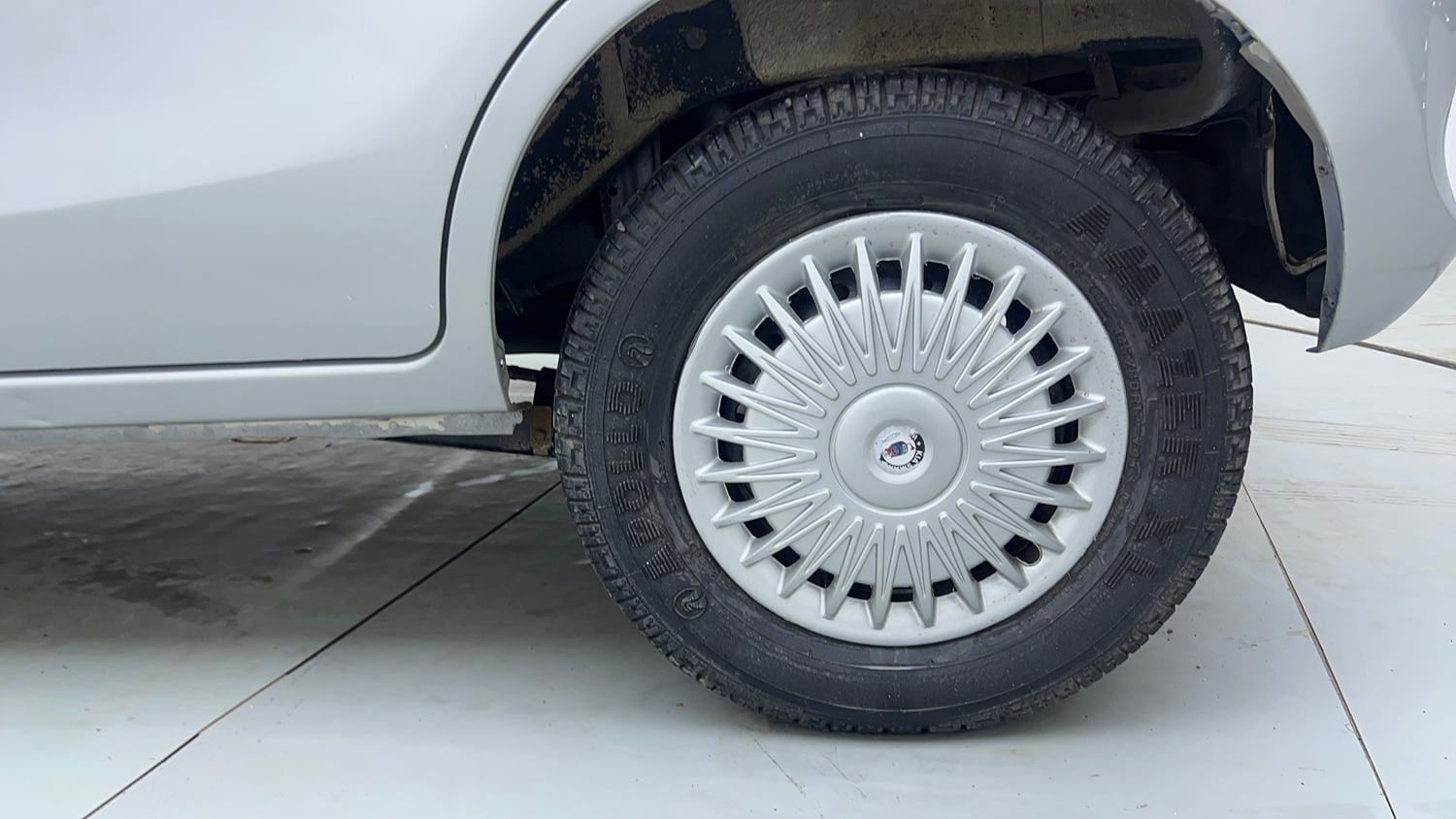 Used 2014 Maruti Suzuki Alto 800 Lxi CNG Cng Manual tyres LEFT REAR TYRE RIM VIEW