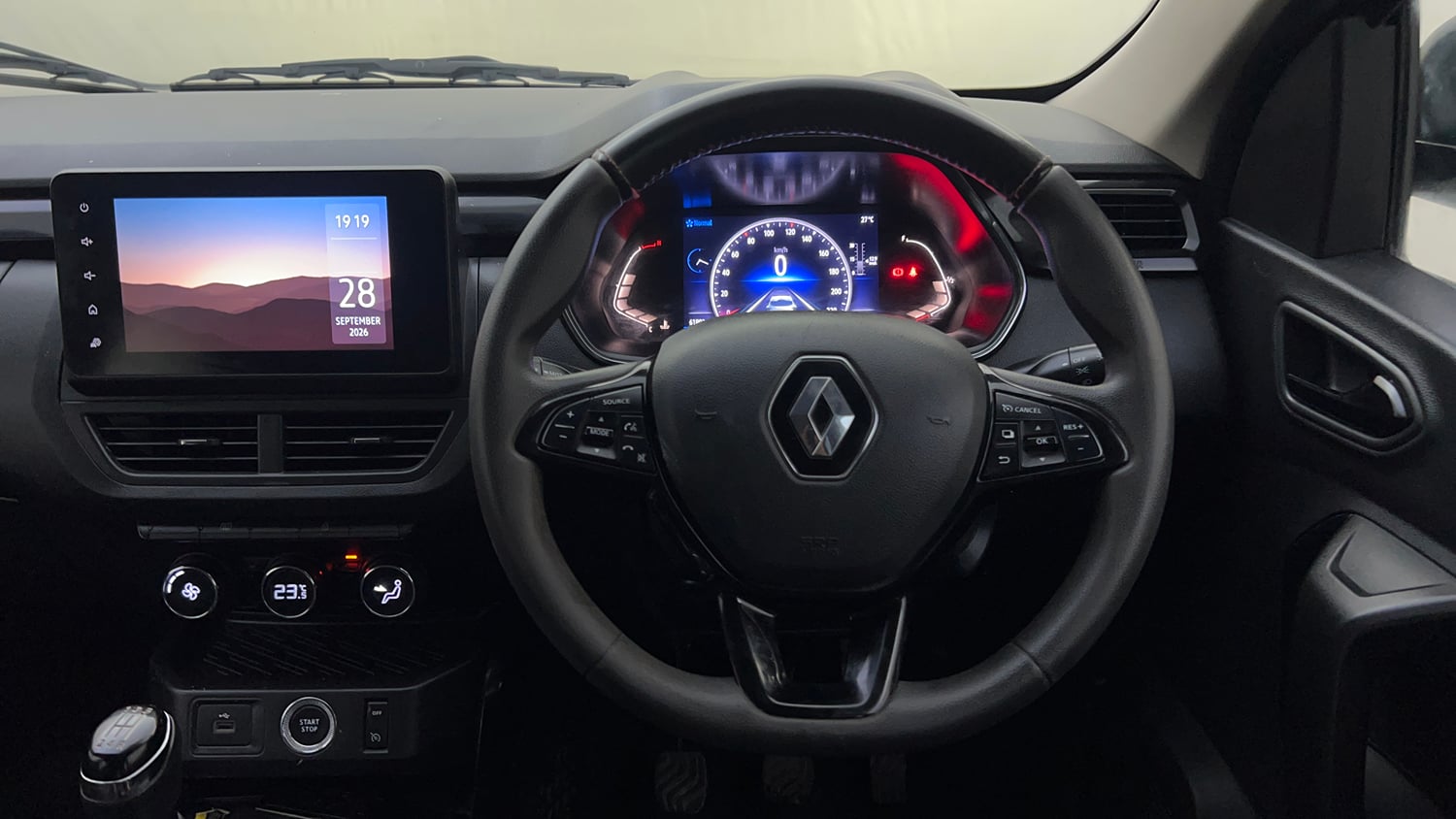 Used 2022 Renault Kiger RXZ Turbo MT Dual Tone Petrol Manual interior STEERING VIEW