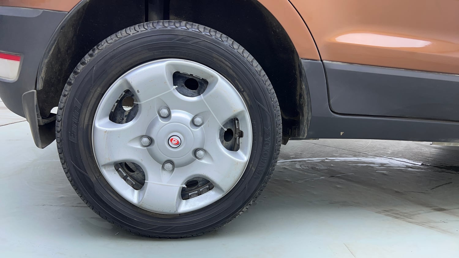 Used 2018 Ford EcoSport Trend + 1.5L Ti-VCT AT Petrol Automatic tyres RIGHT REAR TYRE RIM VIEW