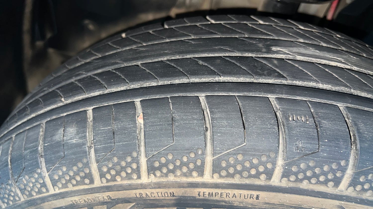 Used 2023 Nissan Magnite XE Petrol Manual tyres LEFT FRONT TYRE TREAD VIEW