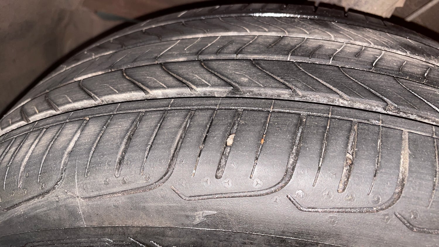 Used 2017 Maruti Suzuki Baleno Zeta 1.2 Petrol Manual tyres LEFT FRONT TYRE TREAD VIEW
