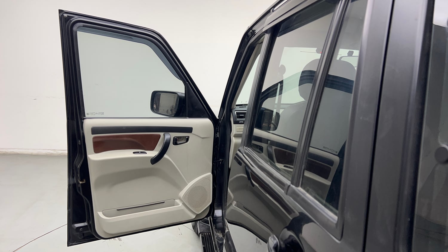 Used 2022 Mahindra Scorpio S9 Diesel Manual interior LEFT FRONT DOOR OPEN VIEW