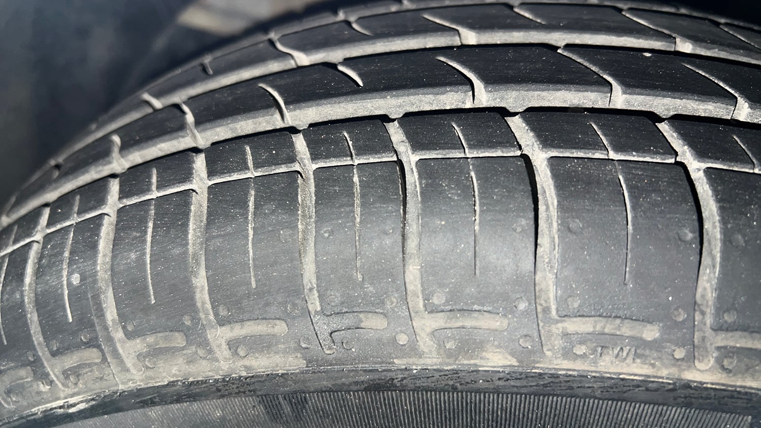 Used 2017 Hyundai Grand i10 Sportz (O) 1.2 Kappa VTVT Petrol Manual tyres LEFT FRONT TYRE TREAD VIEW