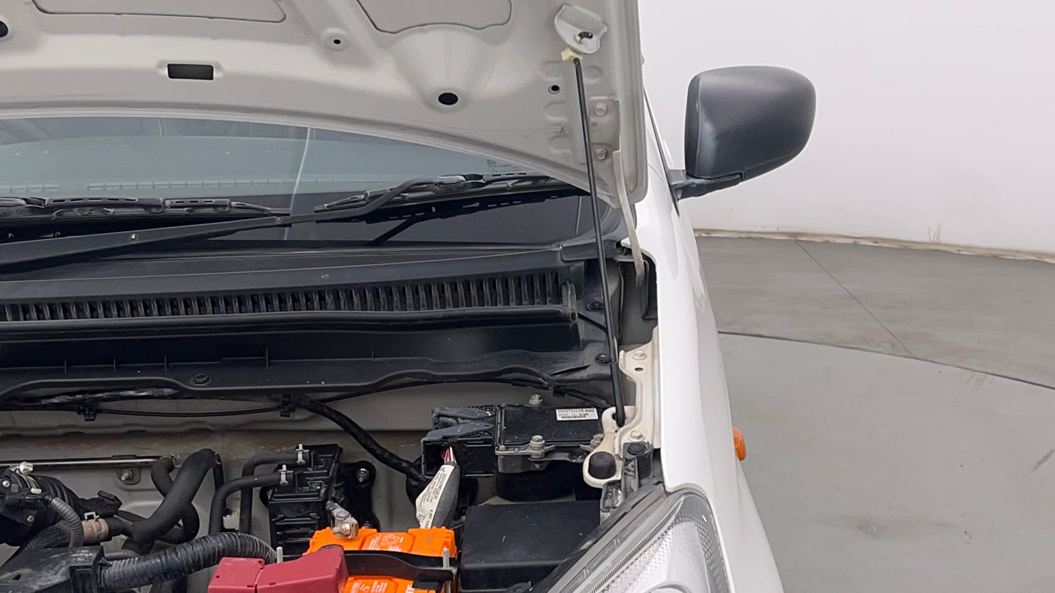 Used 2023 Maruti Suzuki Alto K10 VXi Plus Petrol Manual engine ENGINE LEFT SIDE HINGE & APRON VIEW