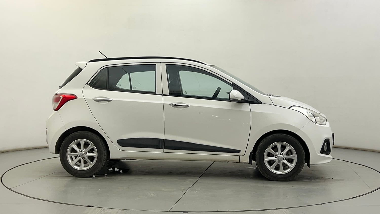 Used 2015 Hyundai Grand i10 Asta AT 1.2 Kappa VTVT Petrol Automatic exterior RIGHT SIDE VIEW