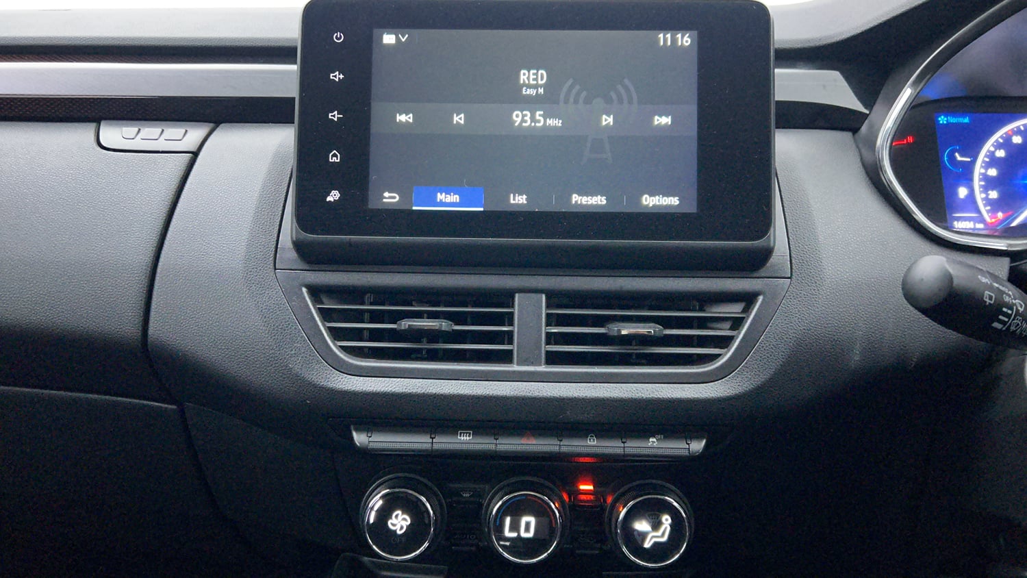 Used 2023 Renault Kiger RXZ Turbo CVT Petrol Automatic interior MUSIC SYSTEM & AC CONTROL VIEW