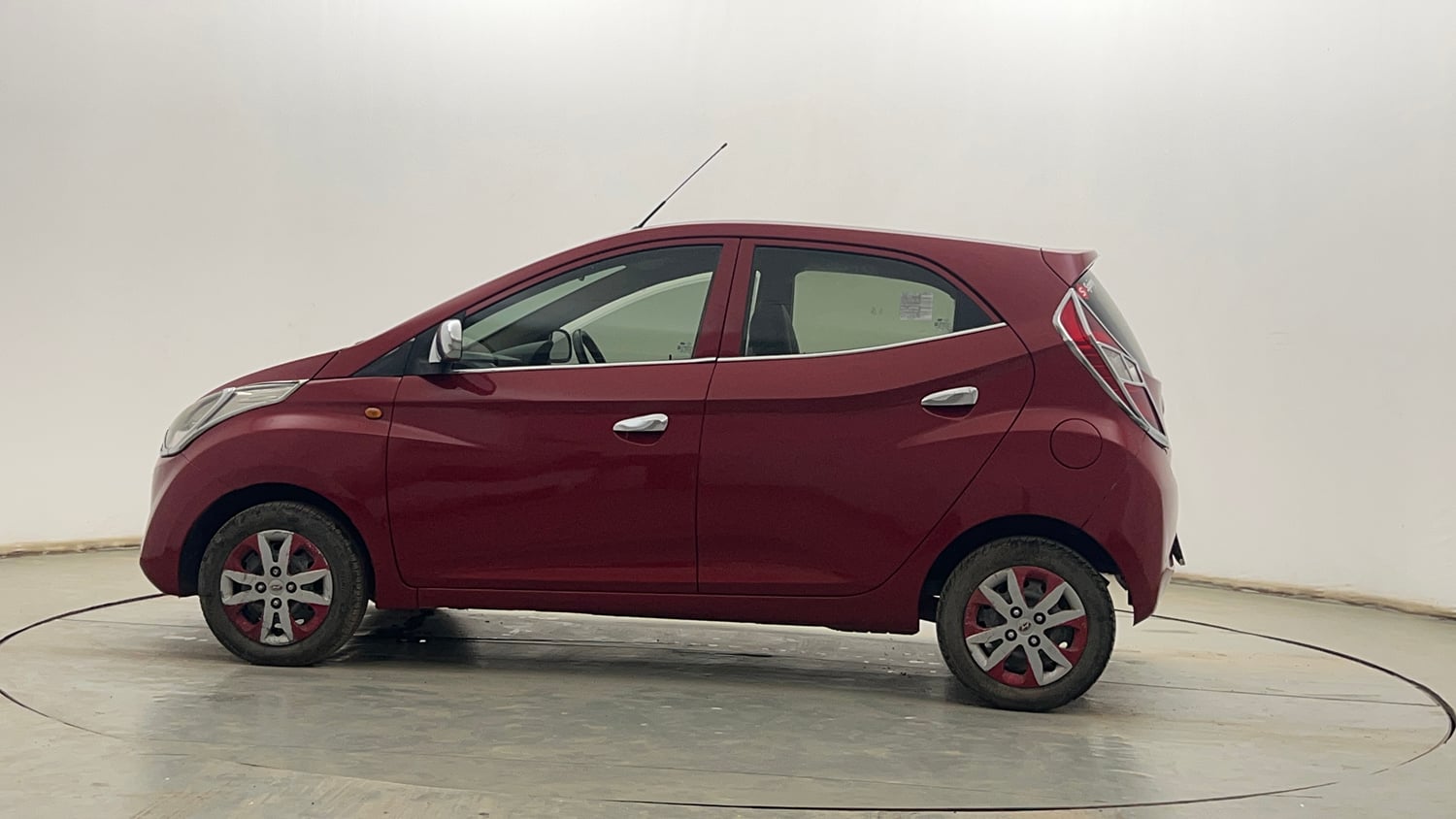 Used 2018 Hyundai Eon Magna + Petrol Manual exterior LEFT SIDE VIEW