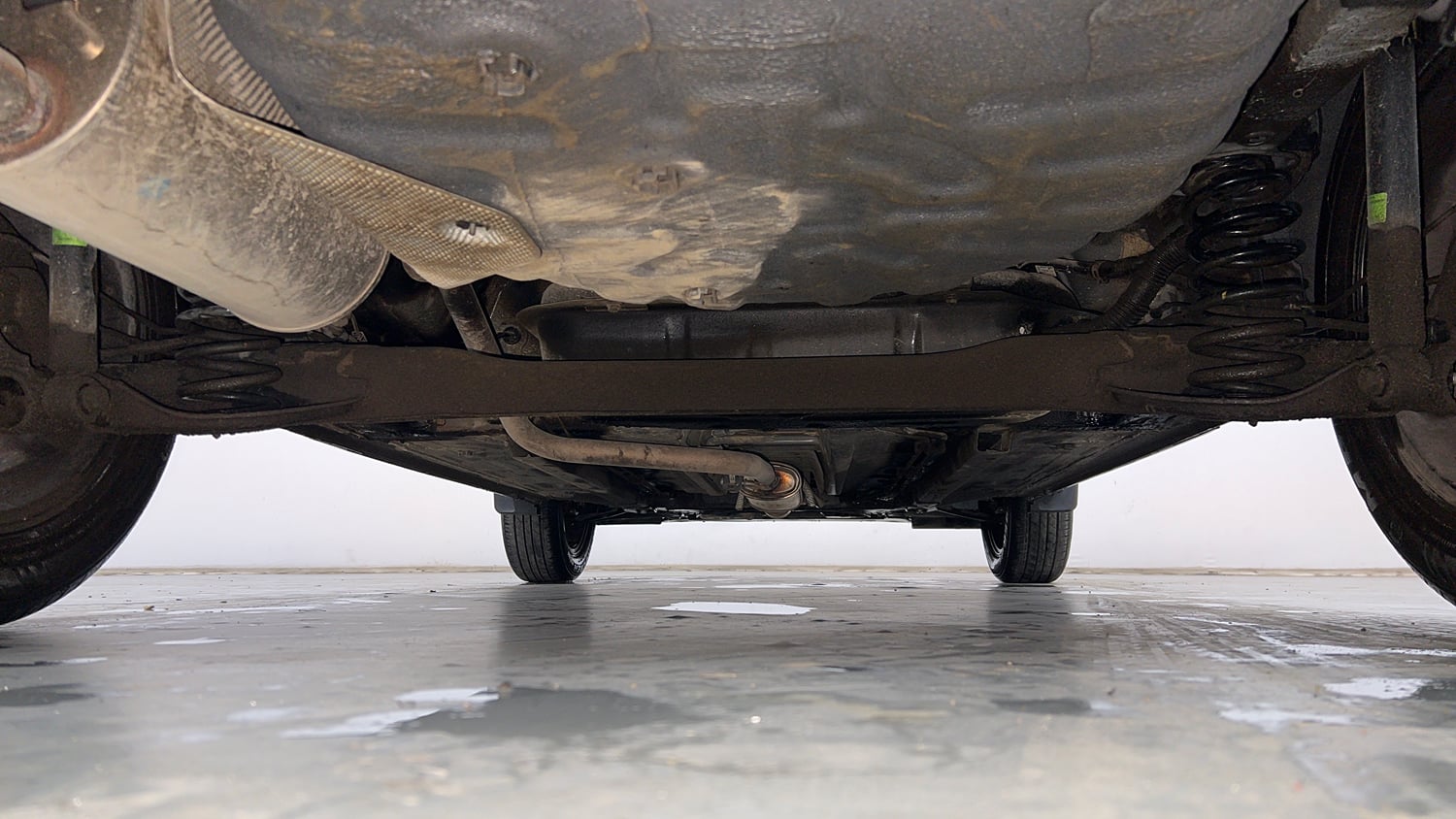 Used 2023 Renault Kiger RXZ Turbo CVT Petrol Automatic extra REAR UNDERBODY VIEW (TAKEN FROM REAR)