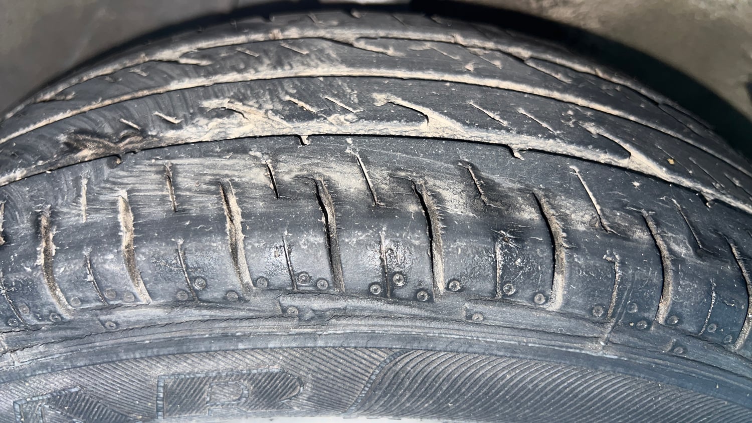Used 2014 Maruti Suzuki Alto 800 Lxi CNG Cng Manual tyres RIGHT FRONT TYRE TREAD VIEW