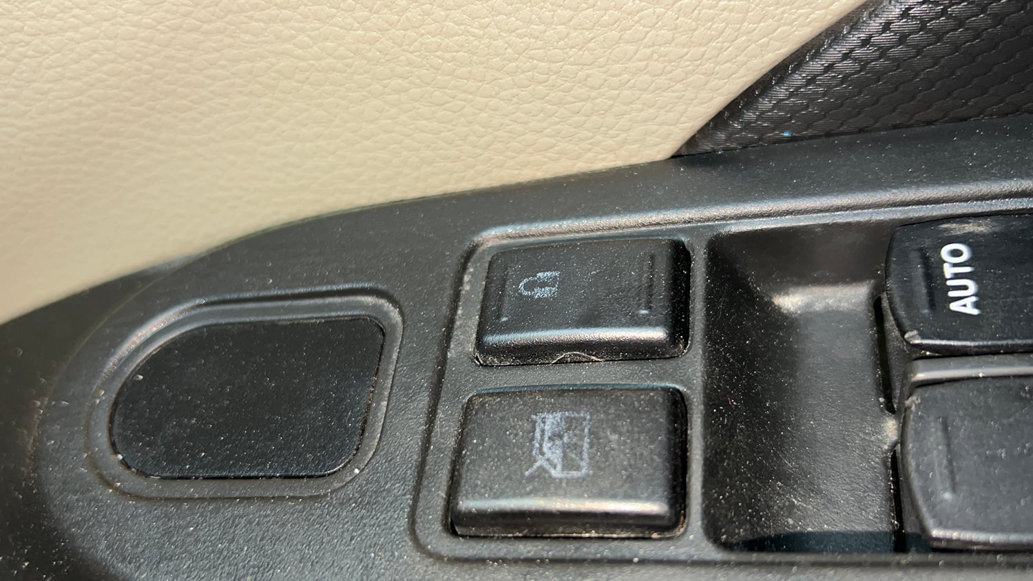 Used 2014 Maruti Suzuki Celerio VXi Petrol Manual top_features Central locking