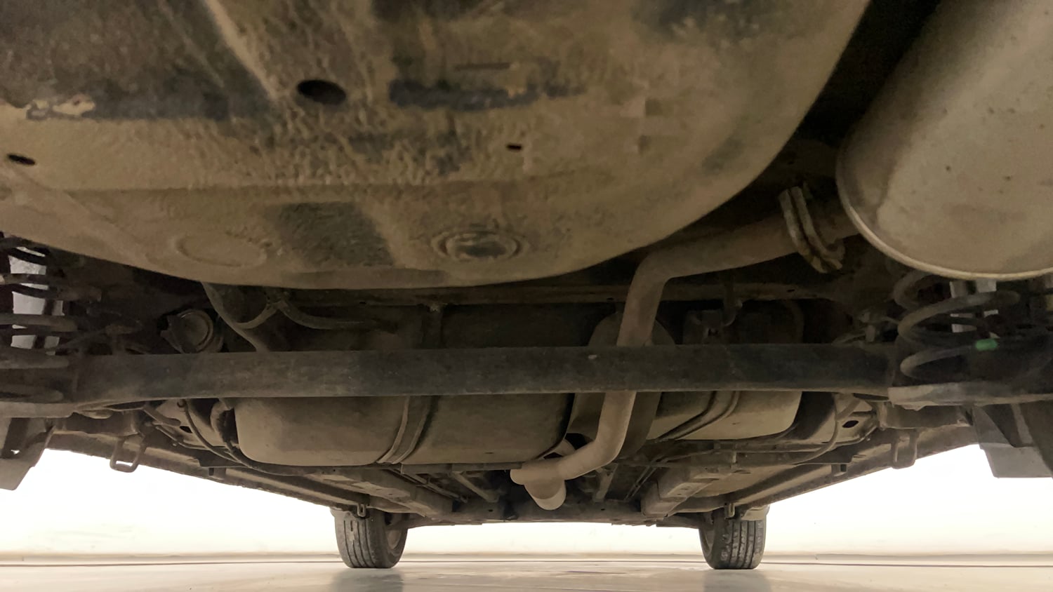 Used 2017 Maruti Suzuki Ciaz Alpha 1.4 AT Petrol Automatic extra REAR UNDERBODY VIEW (TAKEN FROM REAR)