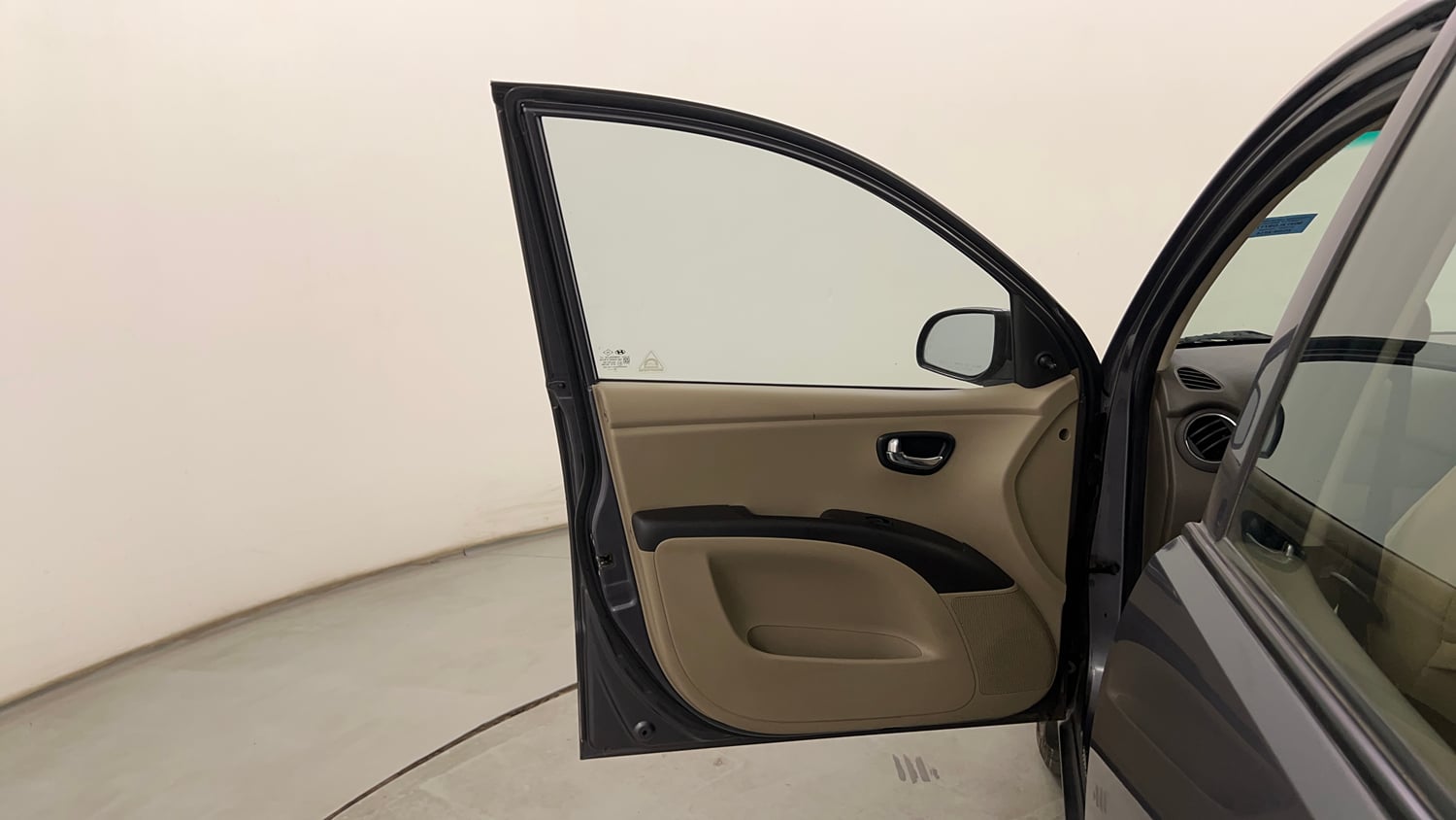 Used 2014 Hyundai i10 Sportz 1.1 iRDE2 Petrol Manual interior LEFT FRONT DOOR OPEN VIEW