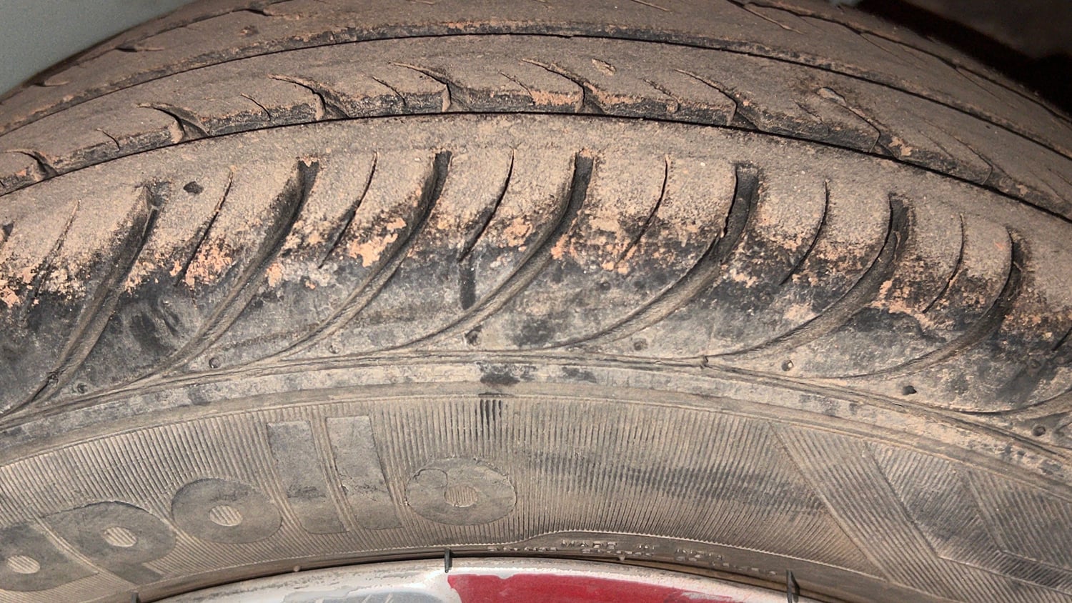 Used 2018 Hyundai Eon Magna + Petrol Manual tyres RIGHT REAR TYRE TREAD VIEW