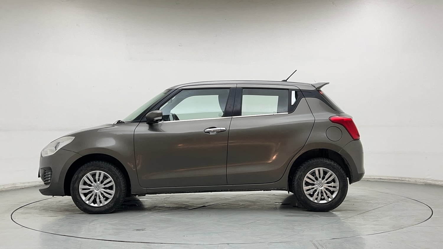 Used 2022 Maruti Suzuki Swift VXi Petrol Manual exterior LEFT SIDE VIEW