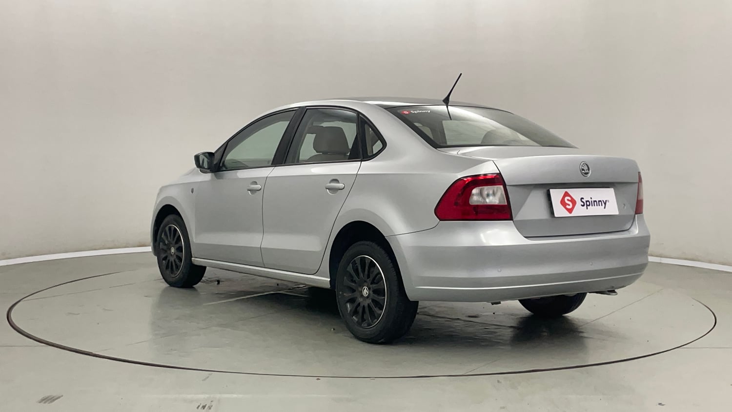 Used 2015 Skoda Rapid 1.6 MPI Elegance Petrol Manual exterior LEFT REAR CORNER VIEW