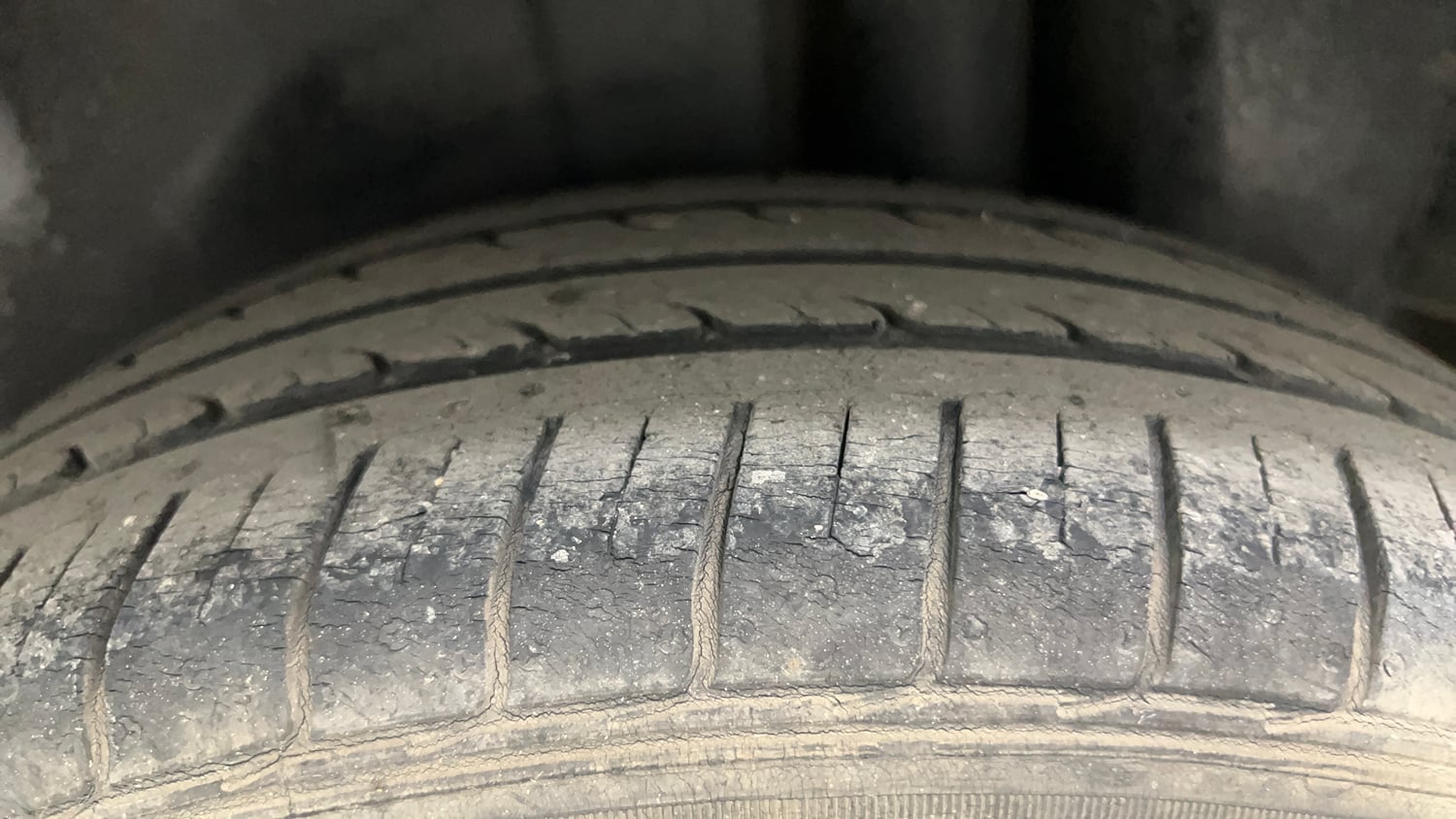 Used 2016 Maruti Suzuki Ciaz VXi+ Petrol Manual tyres LEFT REAR TYRE TREAD VIEW