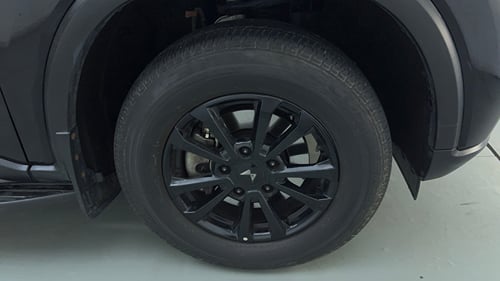 Used 2025 Mahindra Scorpio N Z8 Petrol MT 7 STR Petrol Manual tyres RIGHT FRONT TYRE RIM VIEW