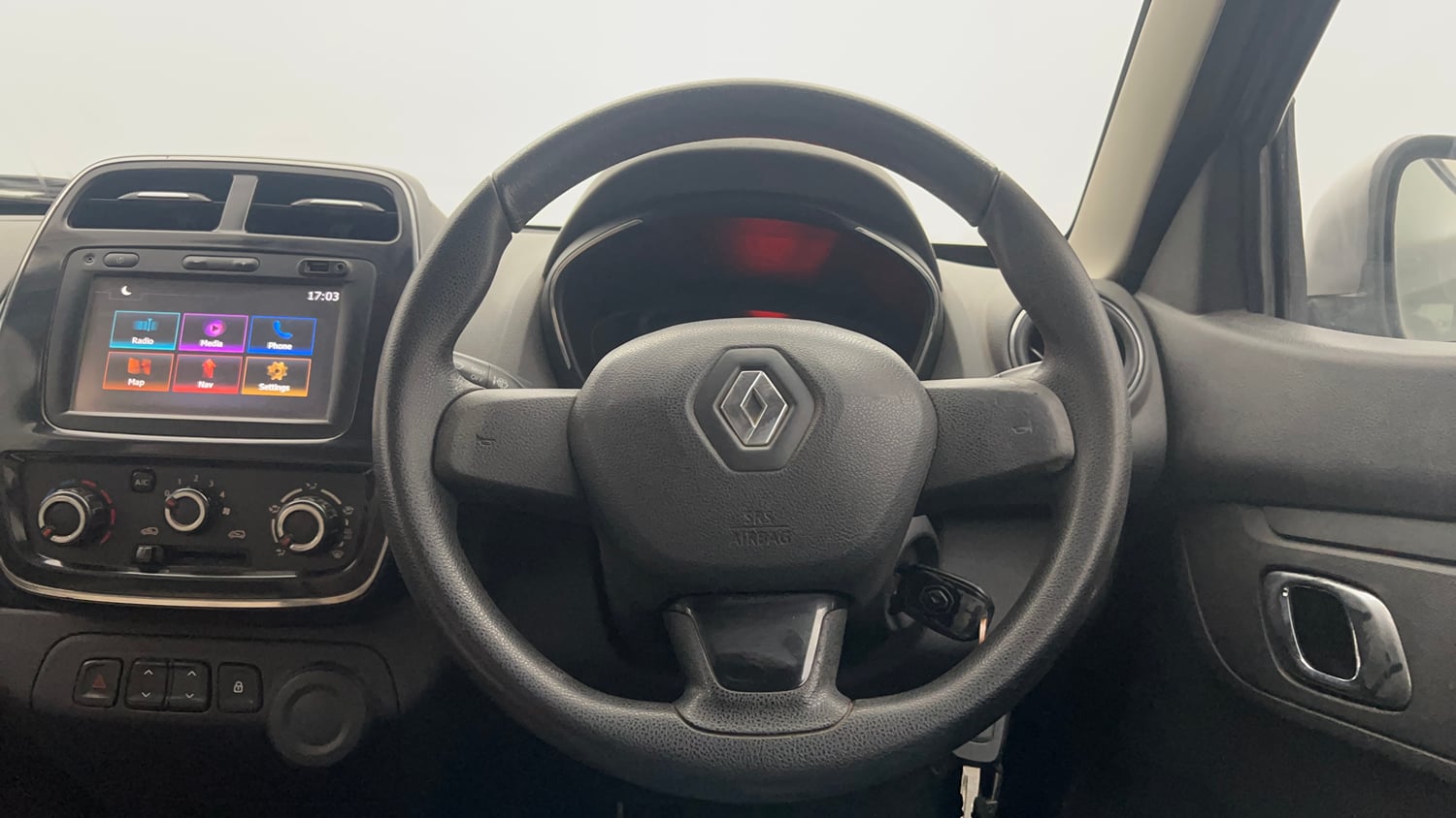 Used 2018 Renault Kwid RXT (O) 1.0 SCE Edition Petrol Manual interior STEERING VIEW