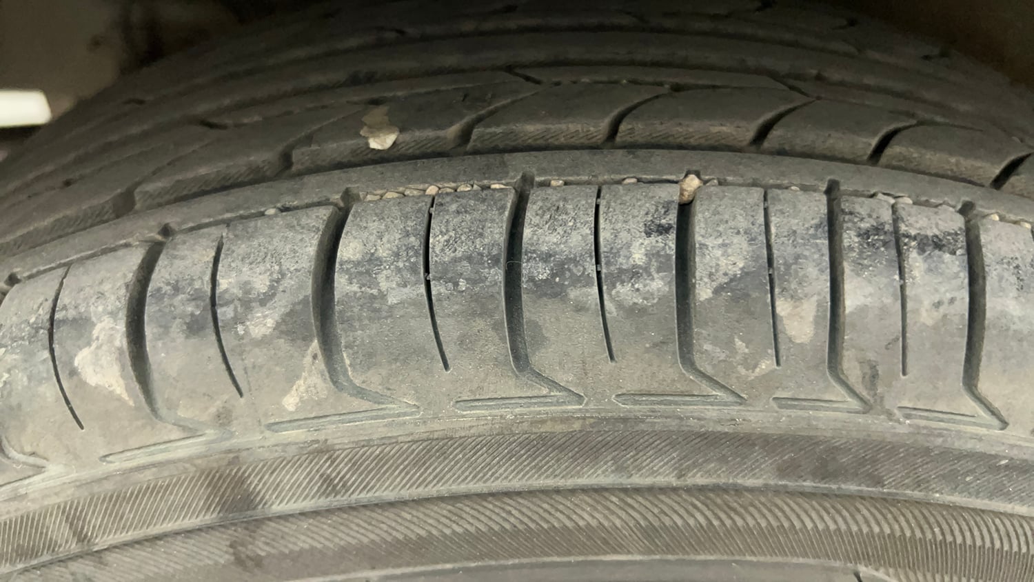 Used 2015 Hyundai Grand i10 Asta AT 1.2 Kappa VTVT Petrol Automatic tyres RIGHT REAR TYRE TREAD VIEW