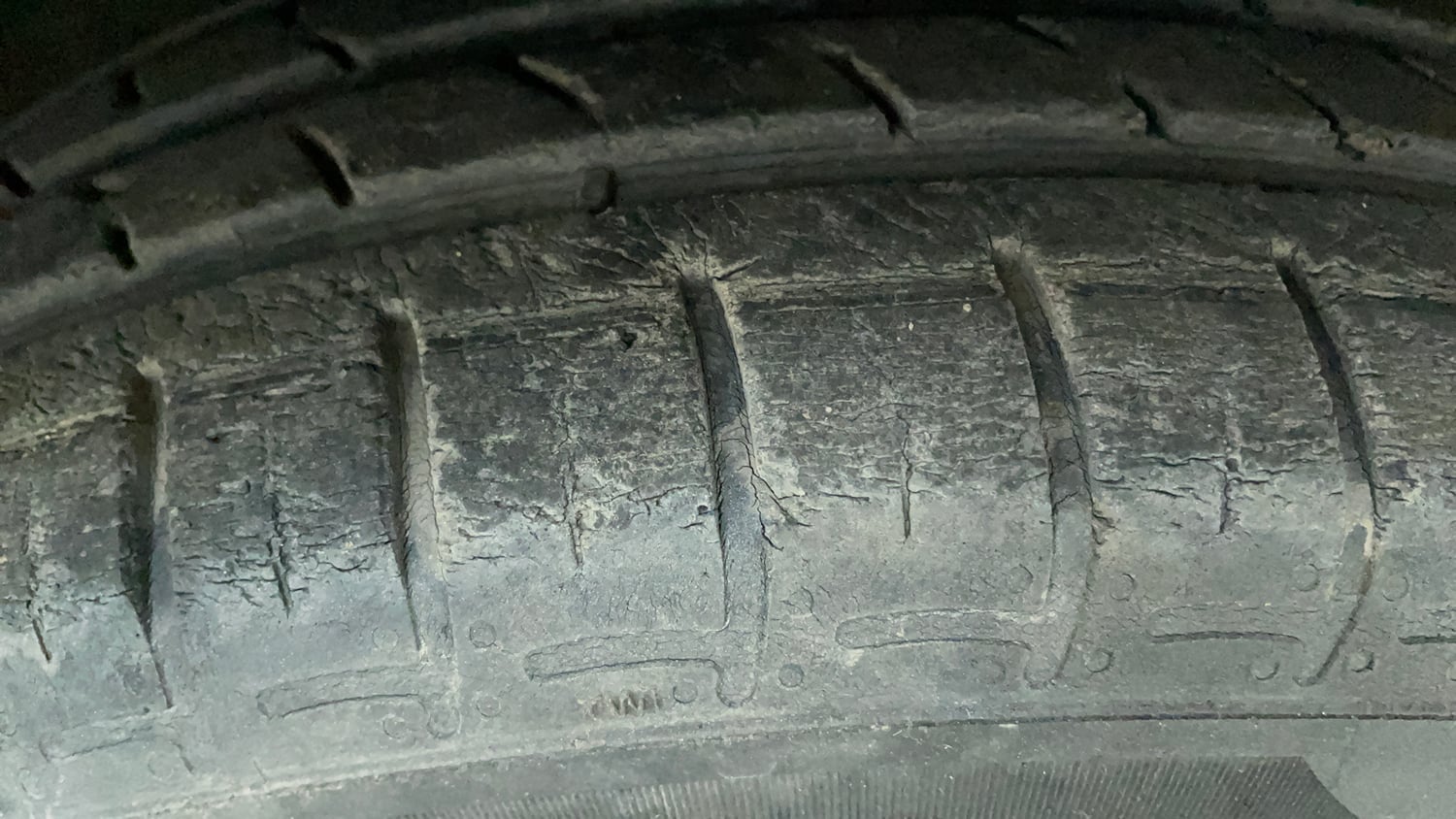 Used 2021 Hyundai Grand i10 Nios Magna 1.2 Kappa VTVT Petrol Manual tyres RIGHT FRONT TYRE TREAD VIEW