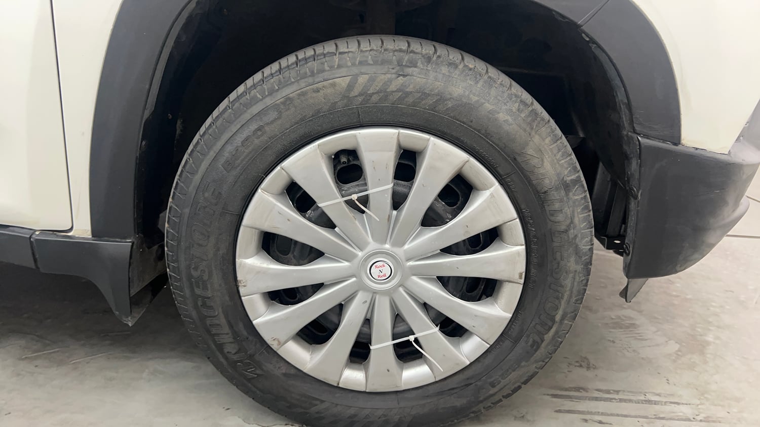 Used 2016 Mahindra KUV100 K4 6 STR Petrol Manual tyres RIGHT FRONT TYRE RIM VIEW