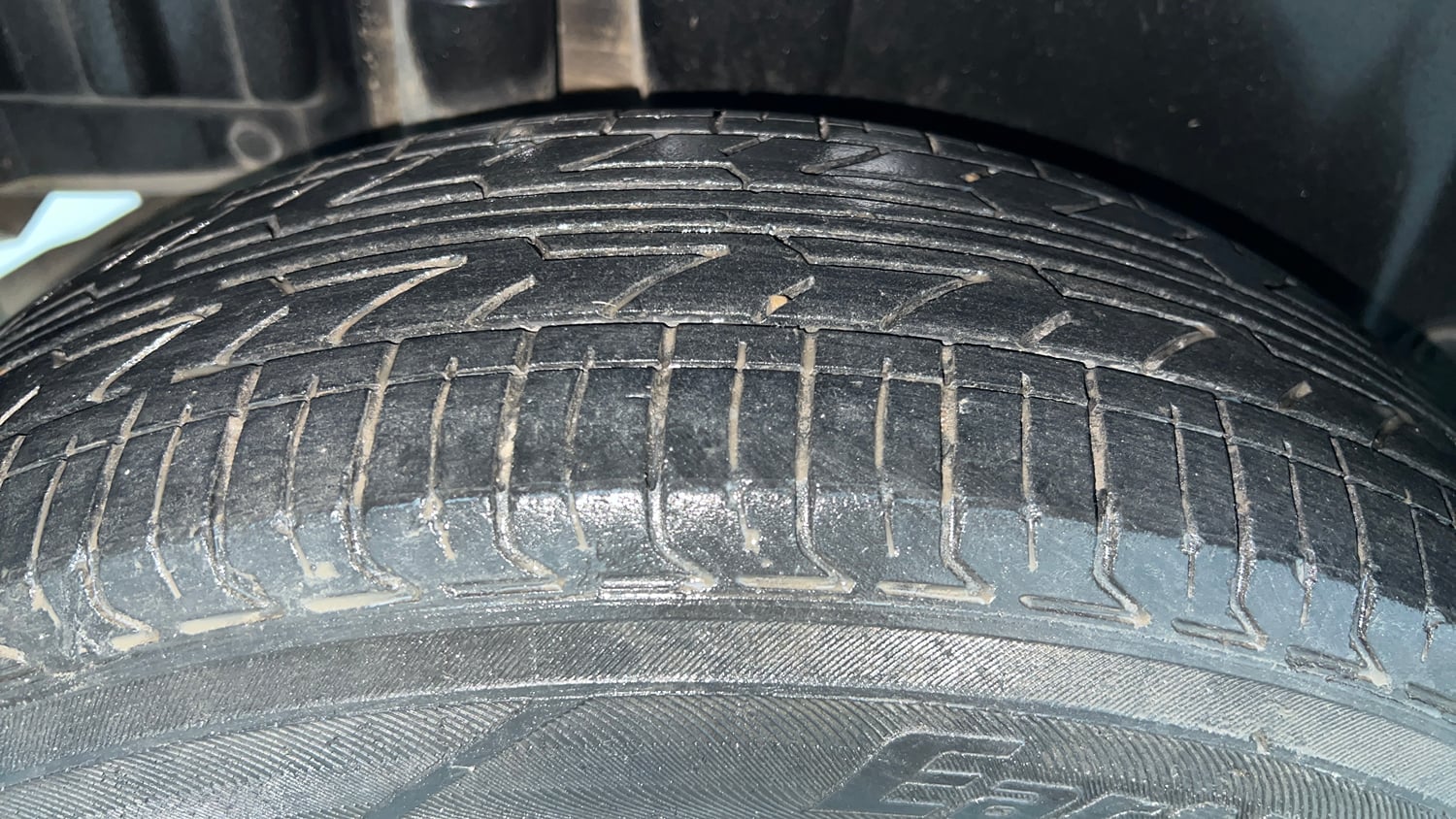 Used 2015 Maruti Suzuki Swift VXi Petrol Manual tyres RIGHT REAR TYRE TREAD VIEW