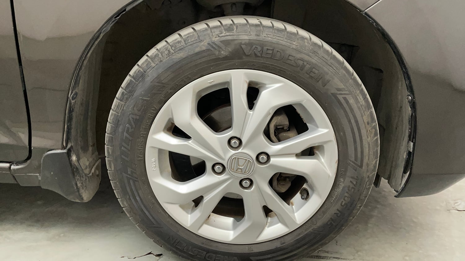 Used 2020 Honda Amaze 1.2 VX CVT Petrol Petrol Automatic tyres RIGHT FRONT TYRE RIM VIEW