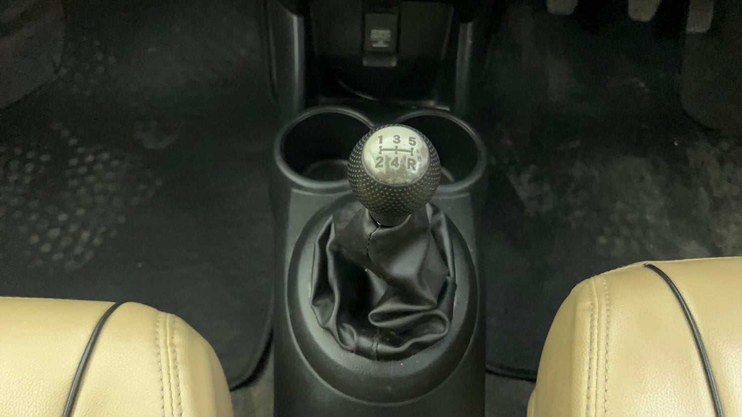 Used 2016 Honda Amaze 1.2 S i-VTEC Petrol Manual interior GEAR  KNOB VIEW