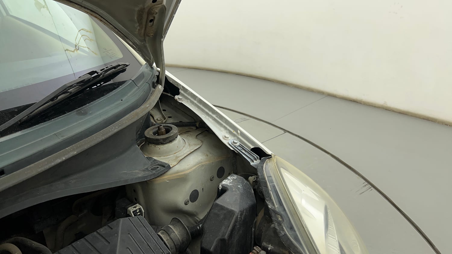 Used 2016 Honda Amaze 1.2 S i-VTEC Petrol Manual engine ENGINE LEFT SIDE HINGE & APRON VIEW