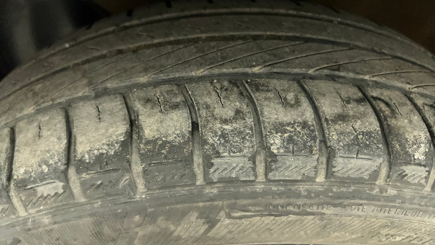 Used 2020 Hyundai Elite i20 Sportz Plus 1.2 Petrol Manual tyres LEFT FRONT TYRE TREAD VIEW