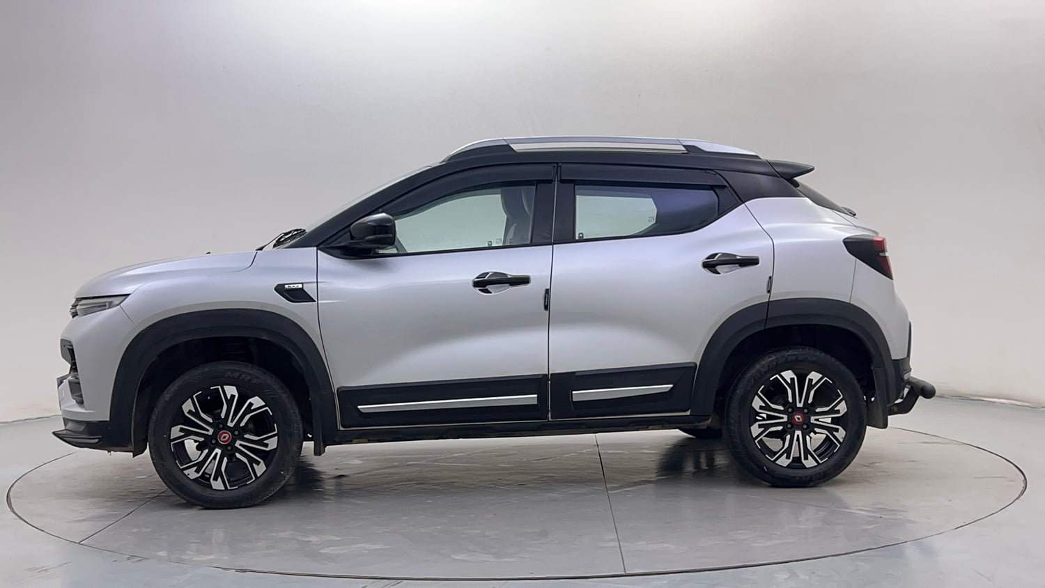 Used 2022 Renault Kiger RXZ Turbo MT Dual Tone Petrol Manual exterior LEFT SIDE VIEW