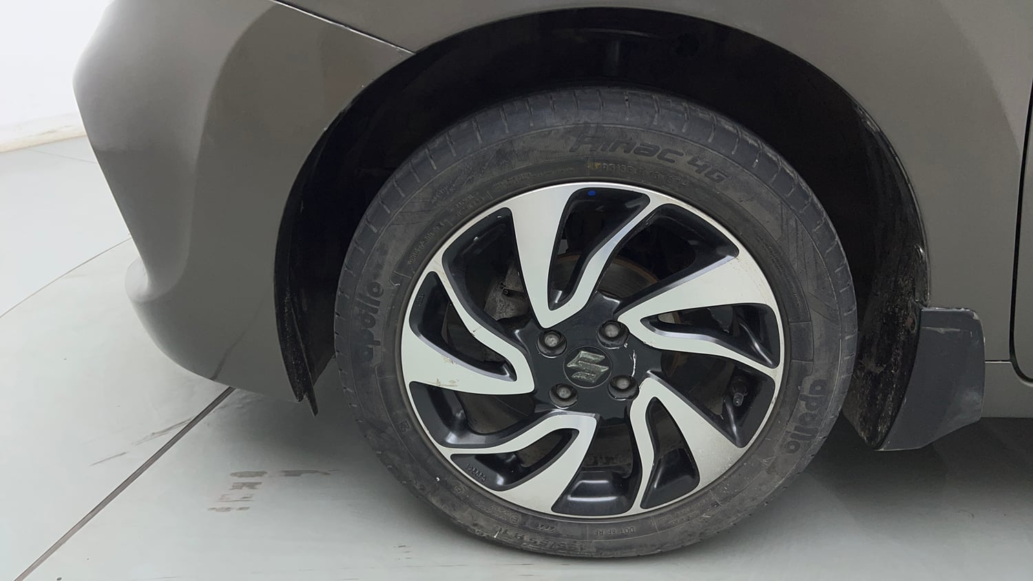 Used 2021 Maruti Suzuki Baleno Zeta Petrol Manual tyres LEFT FRONT TYRE RIM VIEW